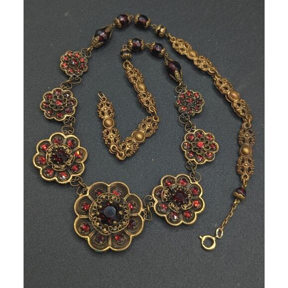 Vtg Western West Germany Or Czech Red Rhinestone Brass Tone Flower Necklace ** - Picture 7 of 11